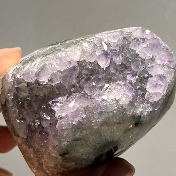 Amethyst cluster - Picture 4 of 4